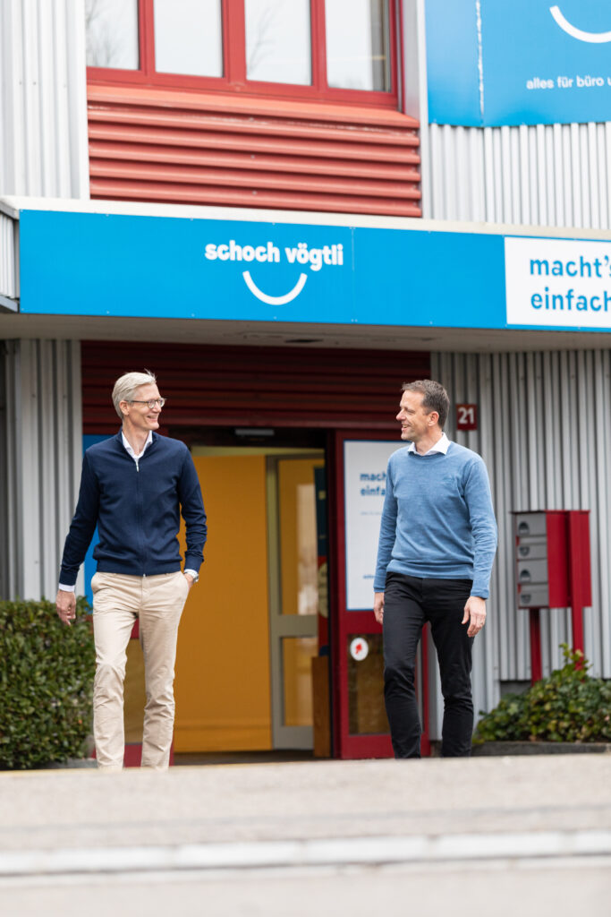 Vor dem Hauptsitz von Schoch Vögtli in Ober-Ohringen: Thomas Schoch, CEO und Inhaber Schoch Vögtli AG (l.) und Martin Lorenz, CEO Competec-Gruppe
﻿